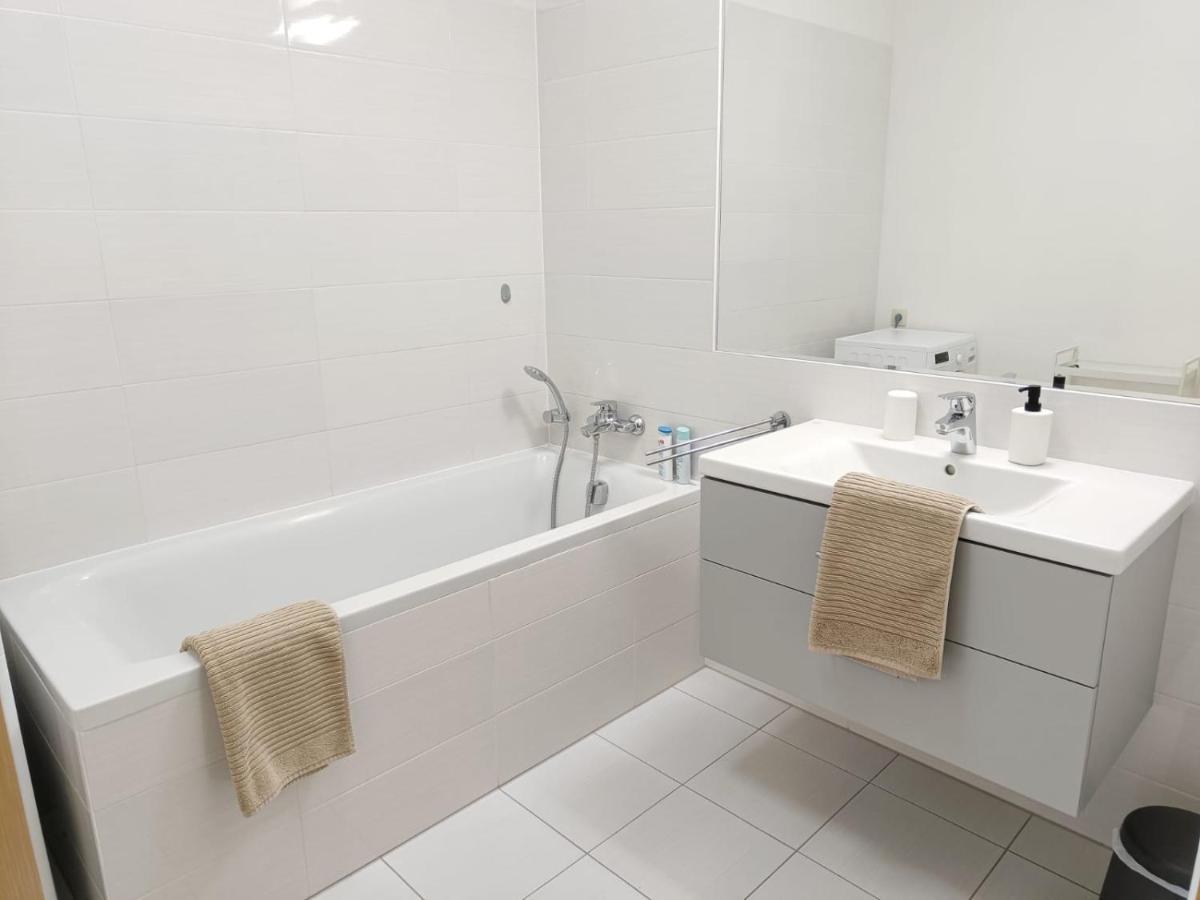 Sag Panorama Apartment 3 Rooms 19Th Floor Great View Free Parking Pressburg Exterior foto