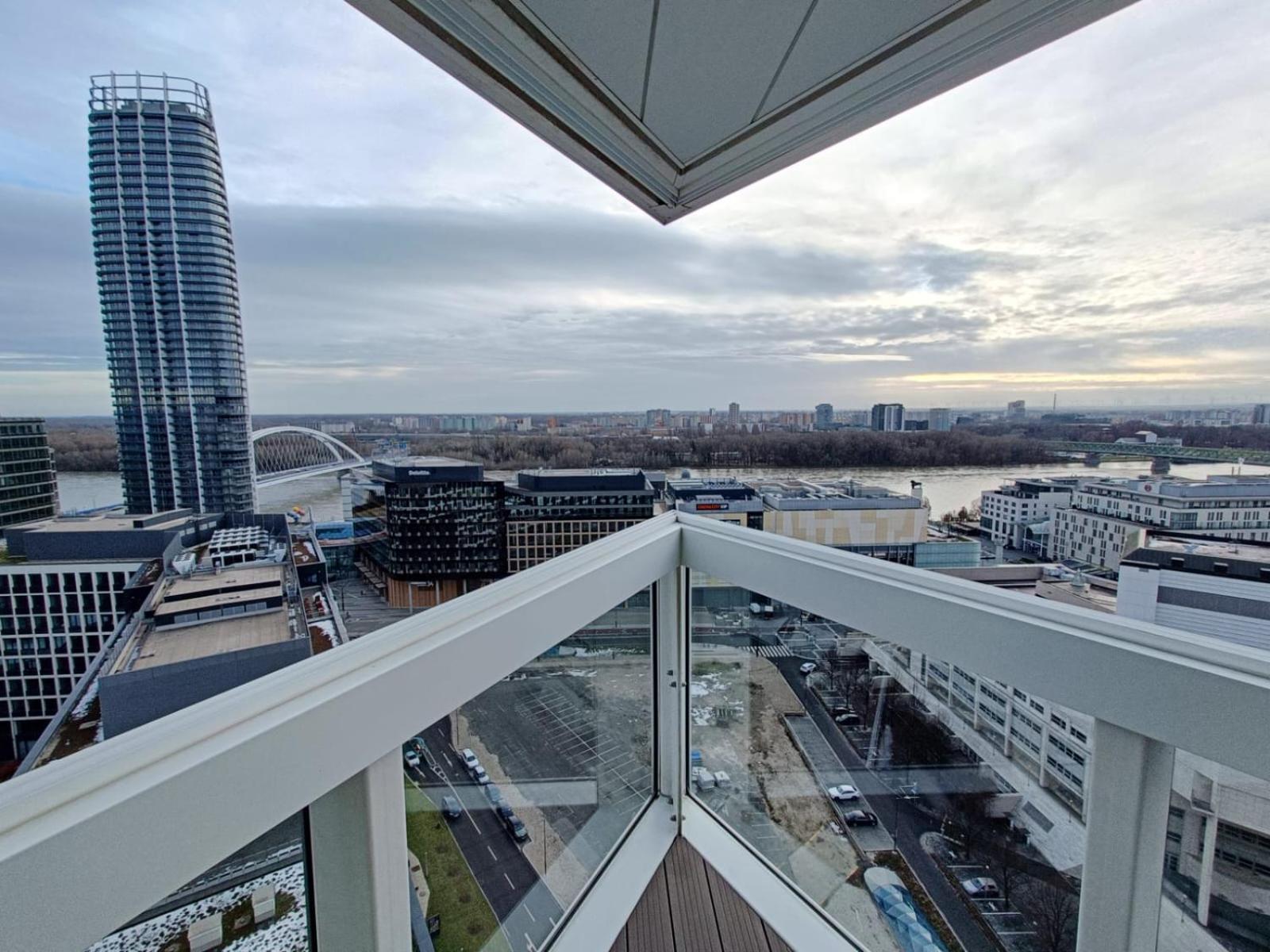 Sag Panorama Apartment 3 Rooms 19Th Floor Great View Free Parking Pressburg Exterior foto